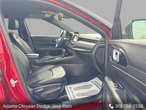 Used 2025 Jeep Compass Trailhawk AWD/4WD image 14