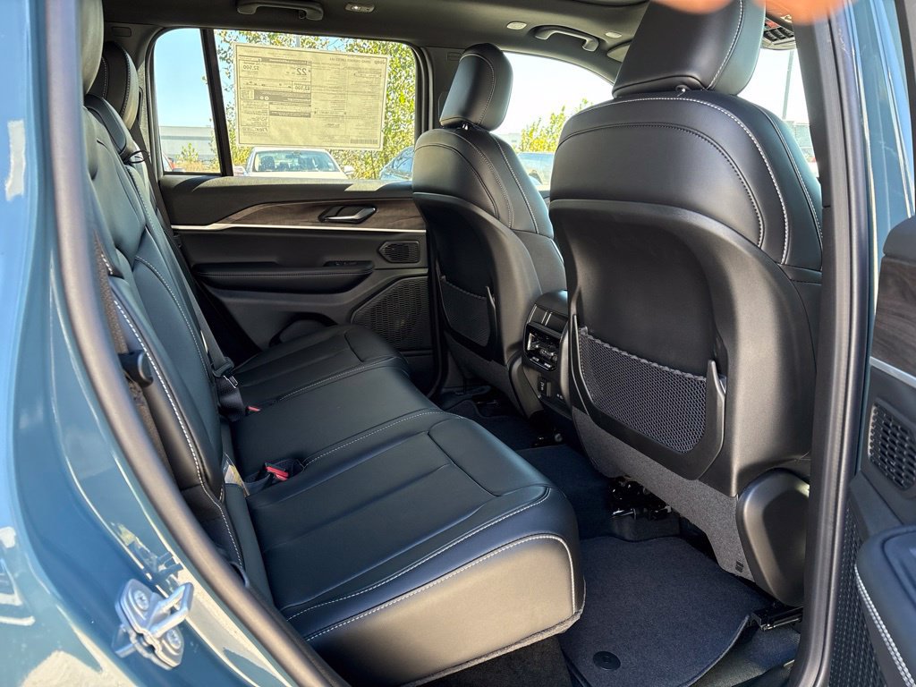 New 2027 Jeep Grand Cherokee Limited AWD/4WD image 22
