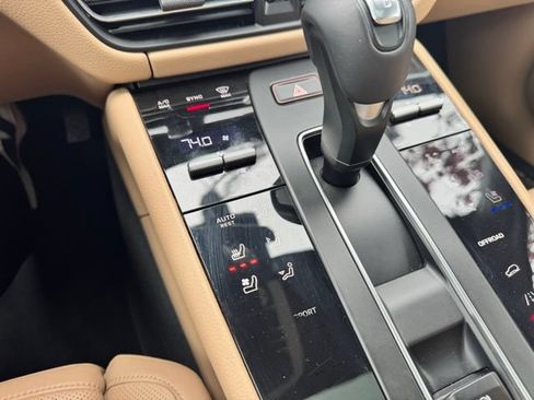 Used 2025 Porsche Macan AWD/4WD image 26