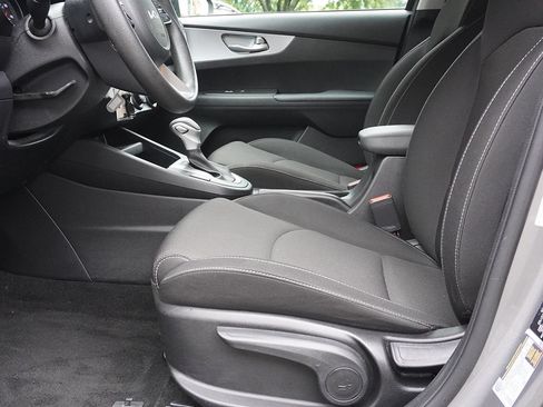 Used 2022 Kia Forte LXS FWD image 14