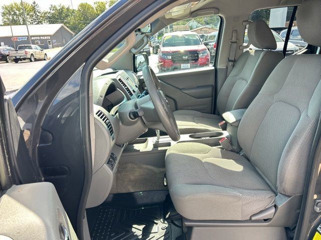 Used 2015 Nissan Frontier SV w/ SV Value Truck Package RWD image 25