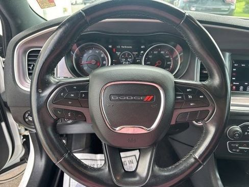 Used 2019 Dodge Charger SXT RWD image 16