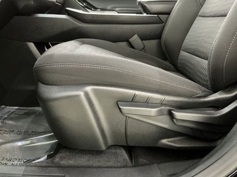 Used 2025 Chevrolet Equinox LT image 22