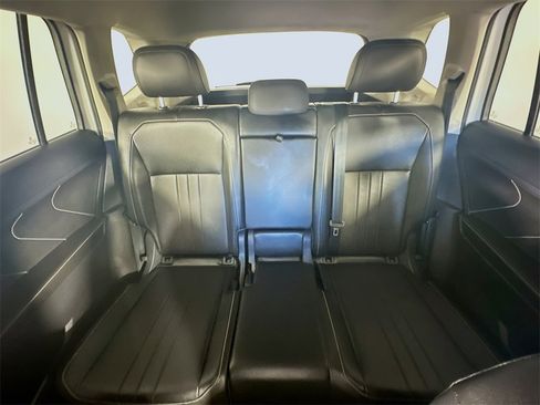 Used 2022 Volkswagen Tiguan SE image 13