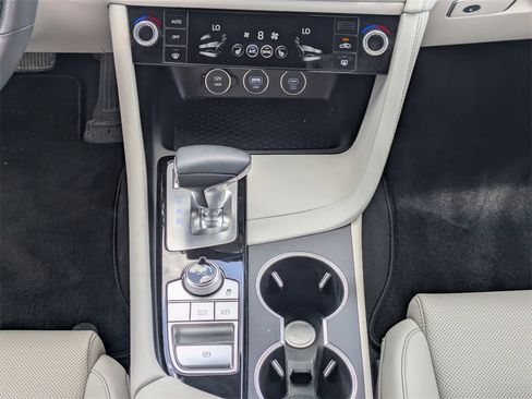 Used 2025 Genesis G70 2.5T image 18