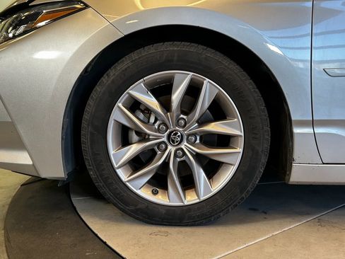 Used 2019 Toyota Avalon XLE w/ Moonroof Package image 24