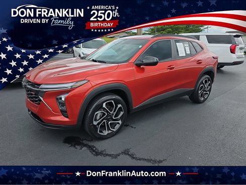 Used 2024 Chevrolet Trax RS w/ Sunroof Package FWD image 1