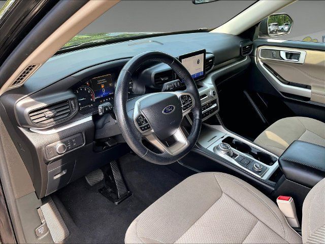 Used 2022 Ford Explorer XLT AWD/4WD image 8