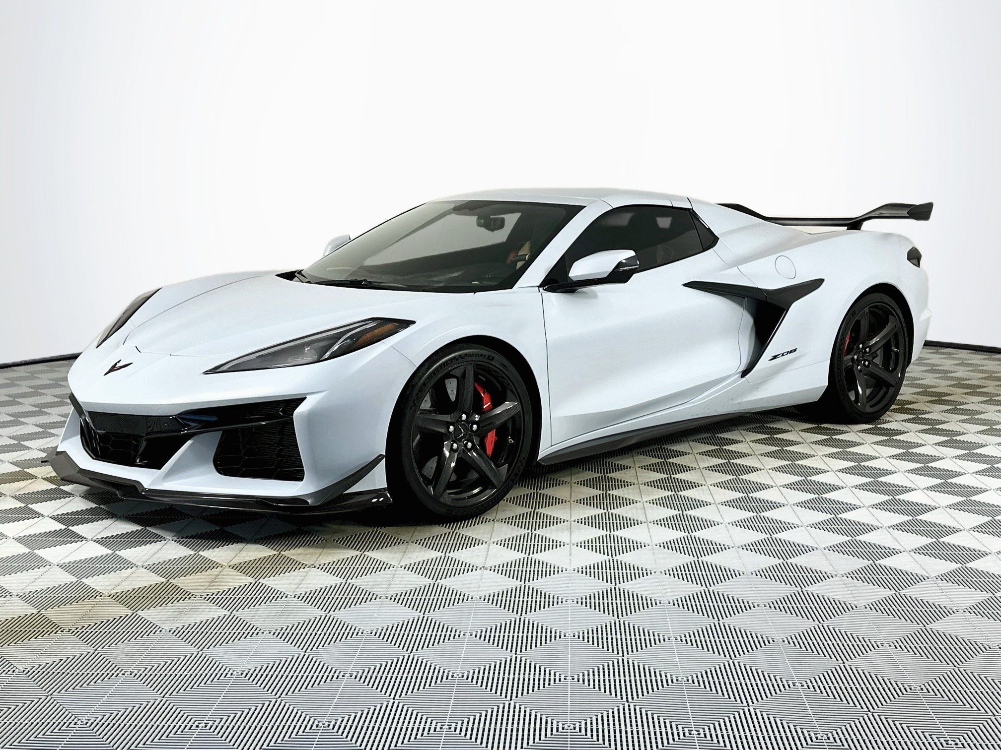 Used 2023 Chevrolet Corvette Z06 w/ Z07 Performance Package RWD image 29