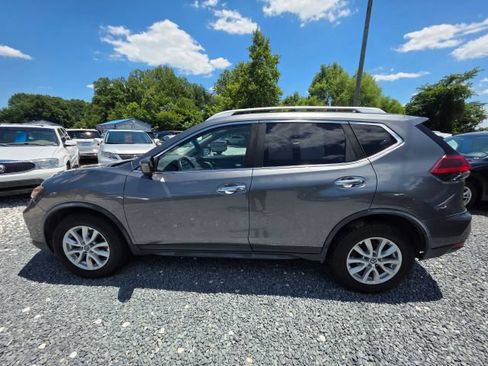 Used 2018 Nissan Rogue SV w/ Premium Package AWD/4WD image 4