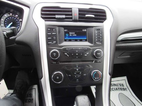 Used 2016 Ford Fusion SE w/ Equipment Group 201A image 17