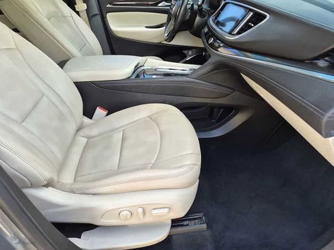 Used 2024 Buick Enclave Essence AWD/4WD image 19