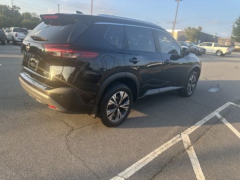 Certified 2023 Nissan Rogue SV w/ SV Premium B Package FWD image 5