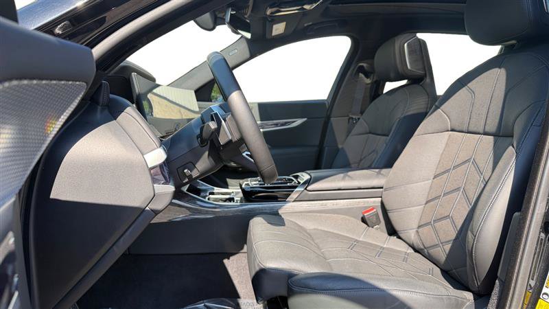 Used 2023 BMW i7 xDrive60 AWD/4WD image 10