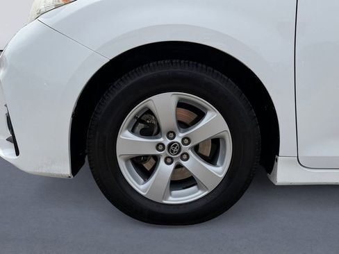 Used 2019 Toyota Sienna LE FWD image 9