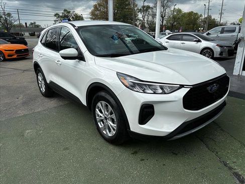 Used 2023 Ford Escape Active w/ Tech Pack #2 image 3