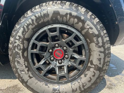 Used 2022 Toyota 4Runner TRD Off-Road Premium AWD/4WD image 22