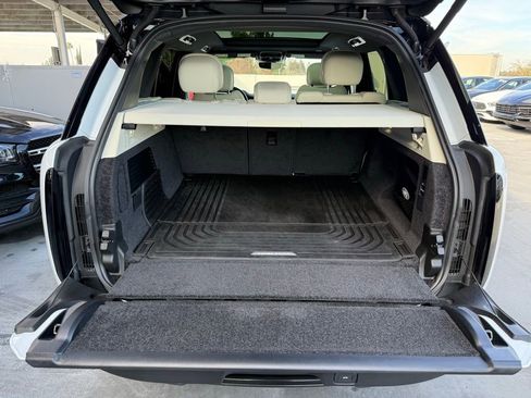 Used 2025 Land Rover Range Rover SE AWD/4WD image 19