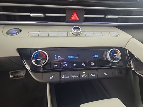 New 2026 Hyundai Elantra Limited FWD image 23