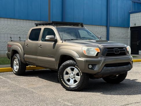 Used 2014 Toyota Tacoma 4x4 Double Cab w/ TRD Sport Package image 3