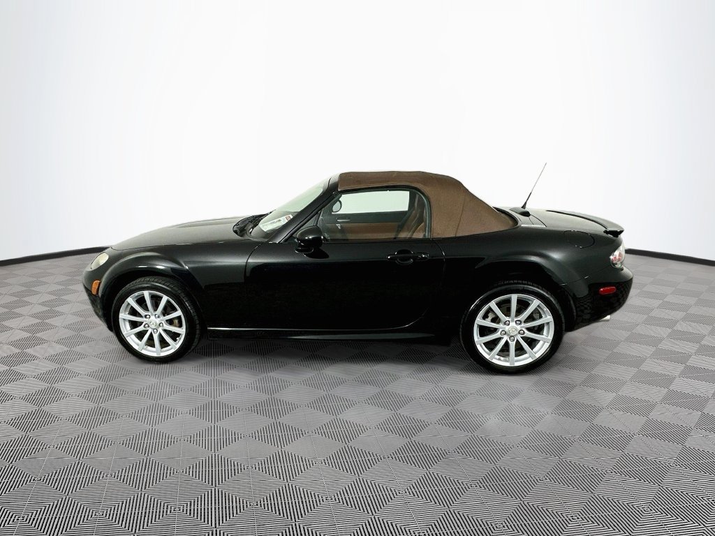 Used 2007 MAZDA MX-5 Miata Grand Touring w/ Premium Pkg RWD image 6