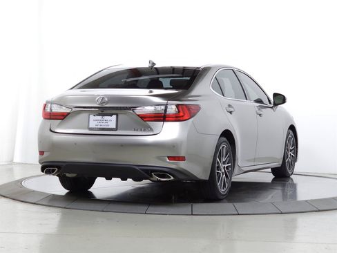 Used 2017 Lexus ES 350 w/ Luxury Package FWD image 10