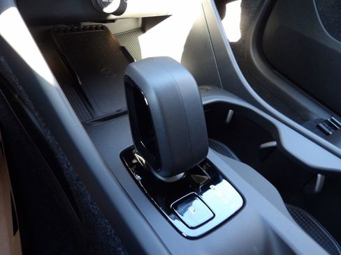 New 2026 Volvo XC40 B5 Core w/ Climate Package AWD/4WD image 24