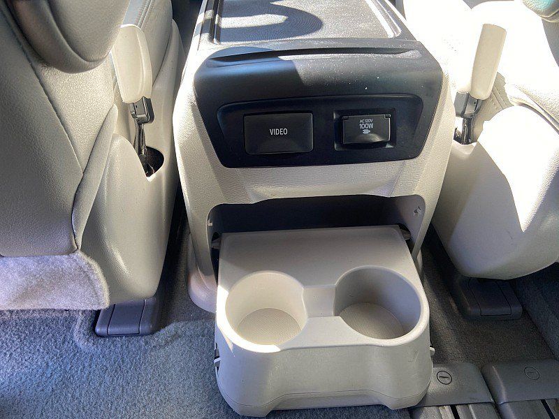 Used 2012 Toyota Sienna XLE w/ Entertainment Pkg FWD image 19