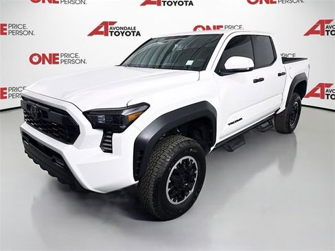 Certified 2025 Toyota Tacoma TRD Off-Road image 3
