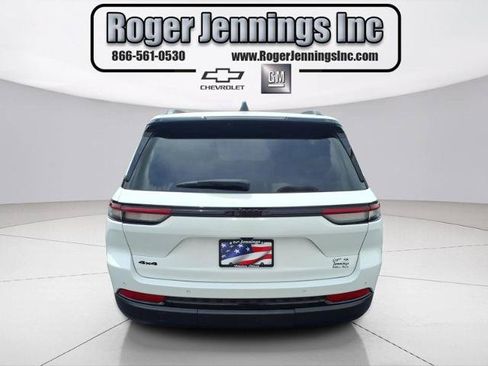 Used 2023 Jeep Grand Cherokee Altitude AWD/4WD image 23