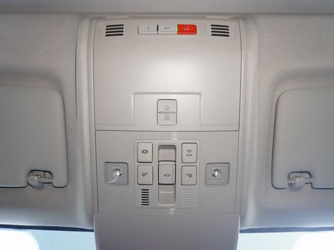 Used 2023 Volkswagen Taos SEL image 20