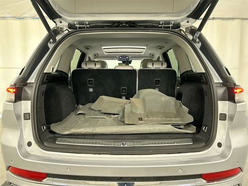 Certified 2022 Jeep Grand Cherokee Overland w/ Luxury Tech Group IV image 23