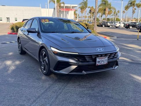 Used 2024 Hyundai Elantra Limited FWD image 2