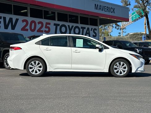 Used 2021 Toyota Corolla LE image 6