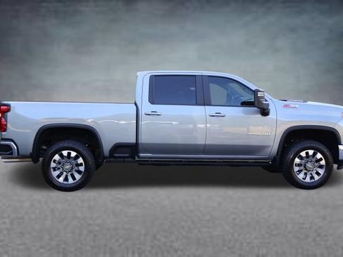 Used 2025 Chevrolet Silverado 2500 LT AWD/4WD image 2