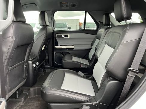 Certified 2023 Ford Explorer XLT w/ Equipment Group 202A AWD/4WD image 4
