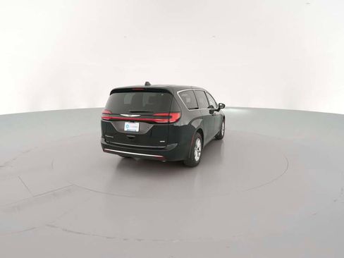New 2026 Chrysler Pacifica Select image 11