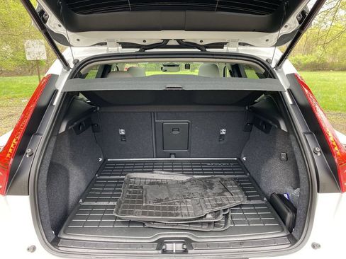 Used 2023 Volvo XC40 B5 Plus w/ Driver Assist Package AWD/4WD image 27