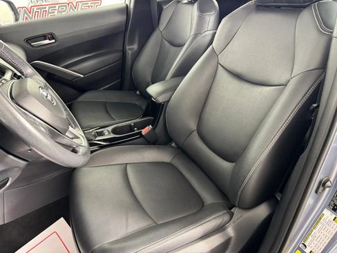 Used 2023 Toyota Corolla Cross XLE w/ Convenience Package AWD/4WD image 35