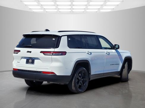 Used 2023 Jeep Grand Cherokee L Laredo image 4