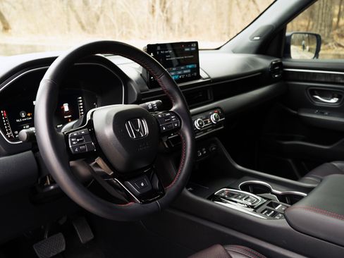 Used 2025 Honda Pilot Black Edition image 16