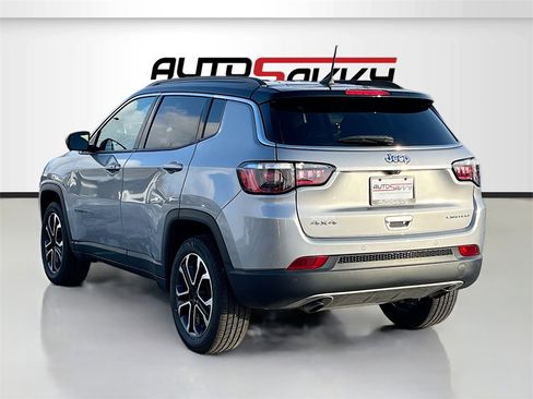 Used 2023 Jeep Compass Limited image 5