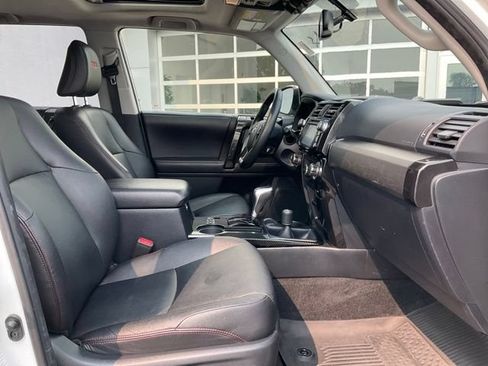 Used 2018 Toyota 4Runner TRD Off-Road Premium AWD/4WD image 10