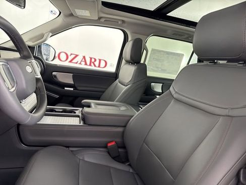 New 2025 Ford Expedition Active image 13