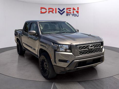 Used 2022 Nissan Frontier SV w/ Technology Package RWD image 8