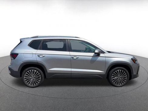 Used 2025 Volkswagen Taos SE FWD image 16