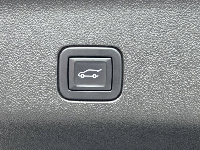 Used 2021 GMC Yukon XL AT4 w/ AT4 Premium Plus Package AWD/4WD image 16