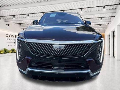Certified 2025 Cadillac Escalade IQ Luxury 2 w/ LPO, Premium Carpet Package AWD/4WD image 3