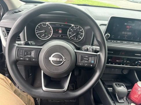 Used 2024 Nissan Rogue SV FWD image 28