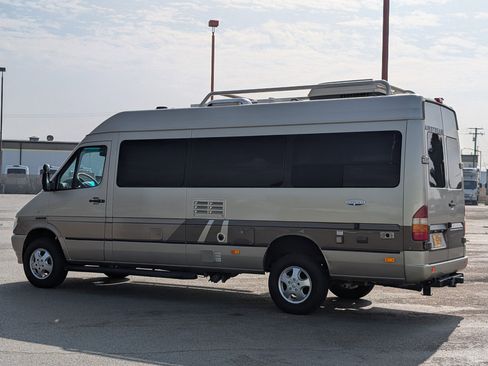 Used 2005 Dodge Sprinter 2500 w/ PWR Convenience Group image 5